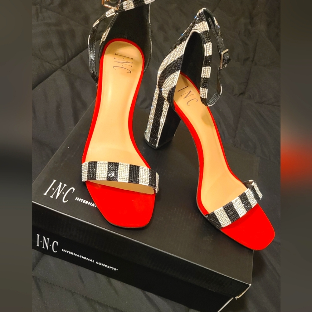 Shoes - Picture 2 of 4